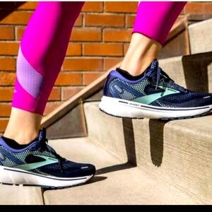 Brooks Women's Blue Ghost 14 Cushioned Narrow Comfort (2A) Running Shoe 7.5